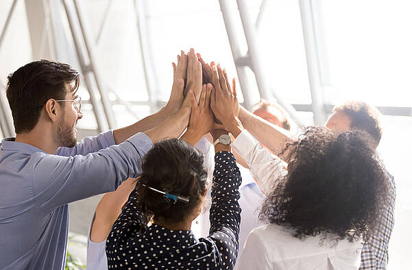 商業行為準則：LEONHARD KURZ 的團隊協作