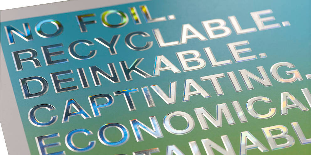 細部視圖：帶有金屬字樣的包裝設計