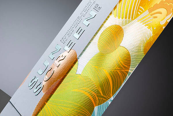 黃色半透明摺疊包裝盒表面設計