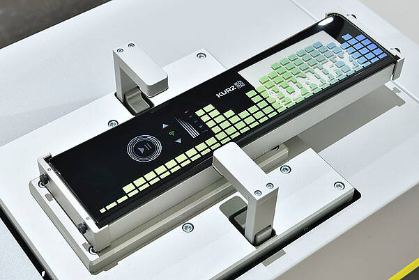 塑膠射出成型面板採用環境友善的裝飾處理工藝