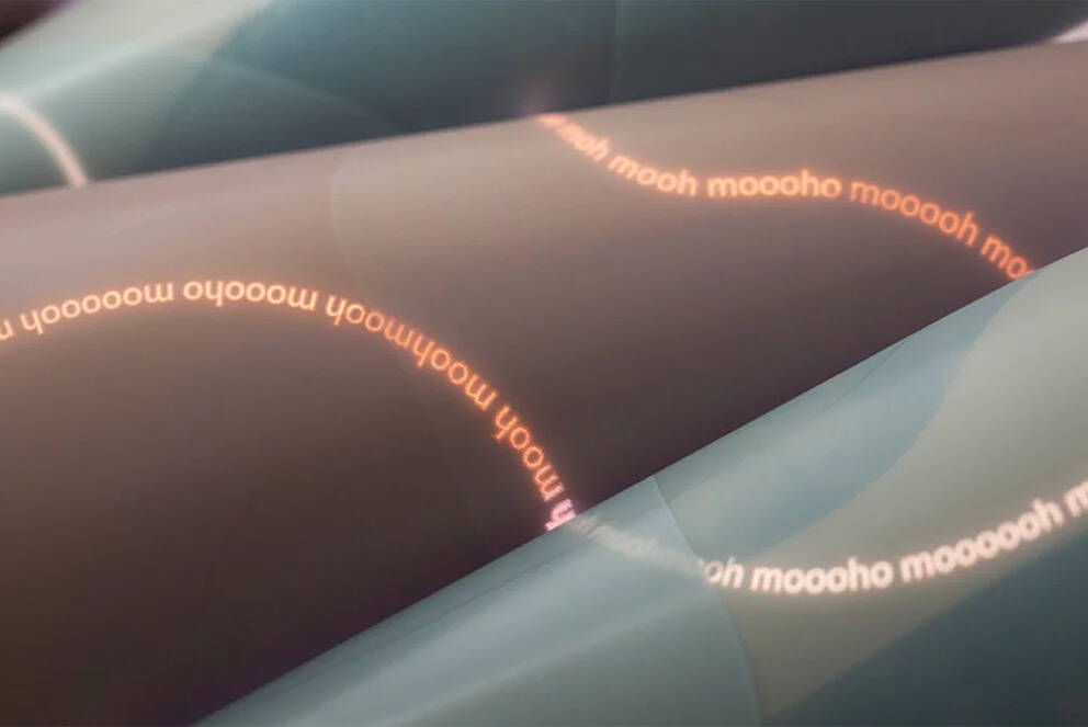 LEONHARD KURZ 帶有發光文字的塑膠射出成型零部件