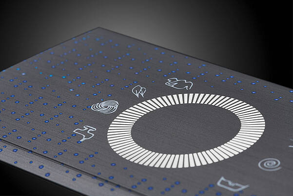 採用背光觸控設計的塑膠射出成型零部件